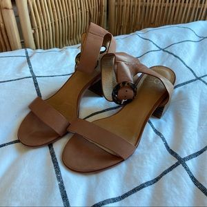 Leather summer sandals with tortoise buckle